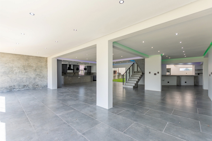 9 Bedroom Property for Sale in Long Acres Country Estate Western Cape